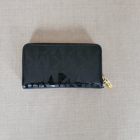 Micheal Kors Wallet - Picture 6 of 8